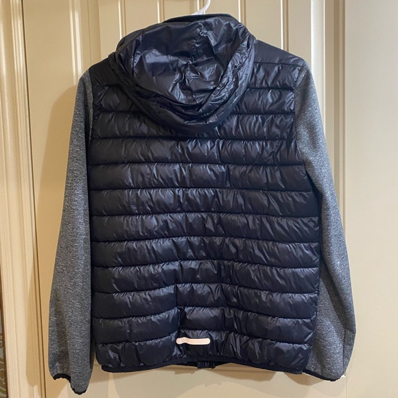 Canadiana woman’s coat - Picture 3 of 3